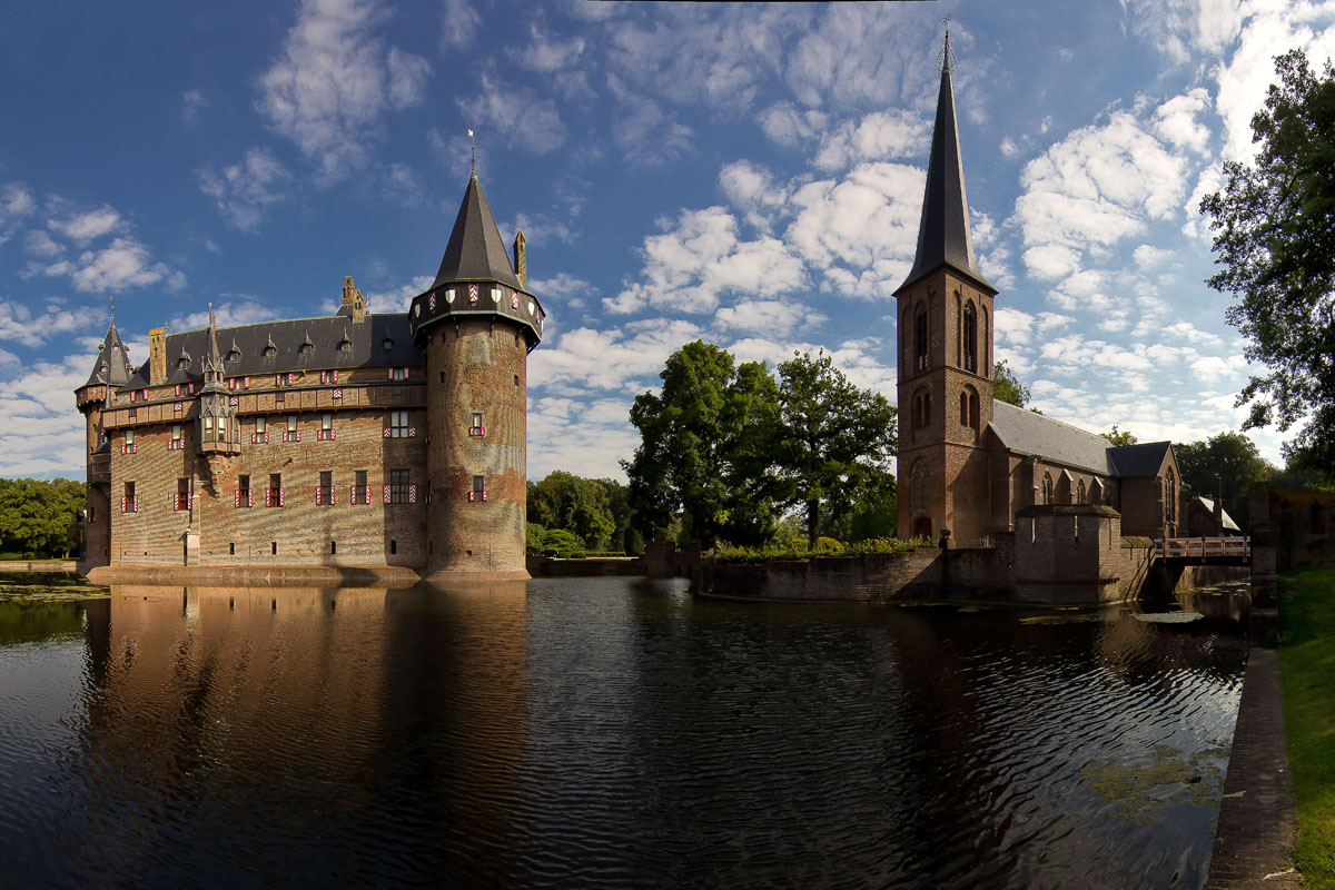 Aanzicht Kasteel de Haar vanaf de Romeinse Tuin | Naamsvermelding: Kasteel de Haar Utrecht Aanzicht Kasteel de Haar vanaf de Romeinse Tuin | Naamsvermelding: Kasteel de Haar Utrecht